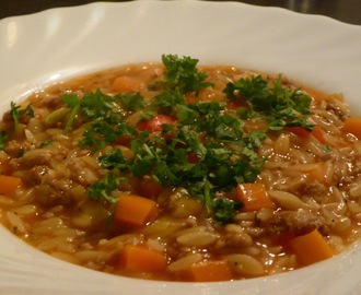 Kalkonminestrone med paprika, moröttter, purjolök och kalkonfärs