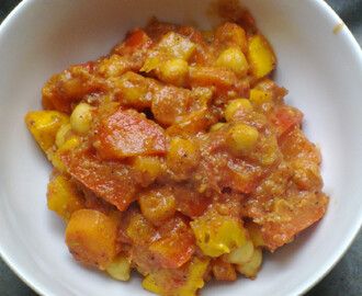 Curry med kikärter, morot och honungsmango