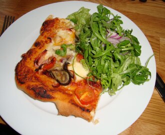 Dinkelpizza med rostade grönsaker