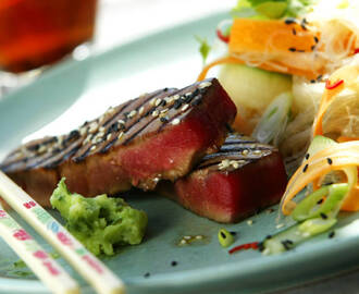 Grillad tonfisk med nudelsallad och wasabi
