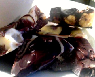 Choklad rutor med hasselnötter