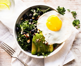 Frukostsallad med avokado och grönkål