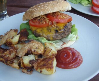 Hamburgertallrik med crushed potatoes