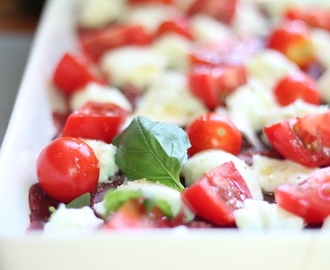 Breasola med tomater, mozzarella & basilika