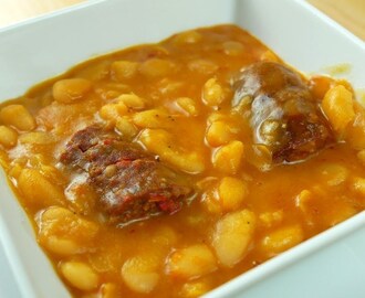 Fasule/Groshë/Pasul me Suxhuk | Beans with  Albanian Sausages recipe