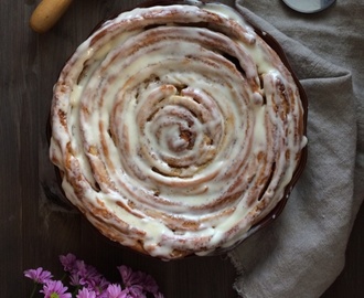 Gigantisk kanelbulle med glasyr