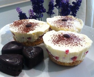 Cheesecakemuffins med hallon och vitchoklad & Chokladpraliner med blåbär, pecannötter och havssalt