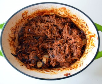 RECEPT: pulled pork american style med hemmagjord salsasås och tillbehör