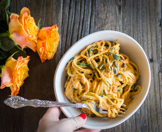 Zucchini pasta with creamy cashew bell pepper sauce