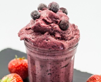 Berry Smoothie with Hemp and Maca