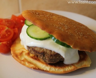 Low carb-burgers med lätt tzatziki