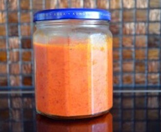 RECEPT: hemmagjord paprikarelish med tomat och lök (paprikaröra)