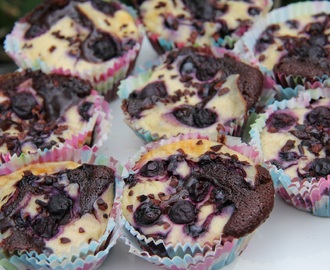 Chokladmuffins med cream cheese och blåbär