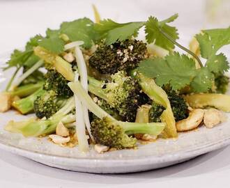Saltkokt broccoli med ingefärsdressing