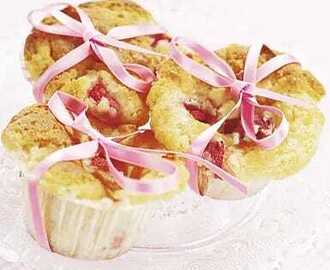 Muffins med jordgubbar och vit choklad