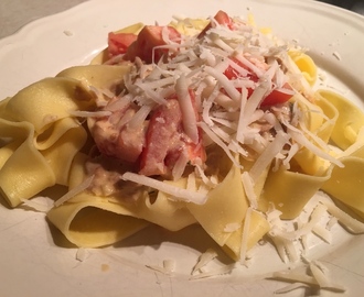 Pappardelle pasta med krämig tonfisksås