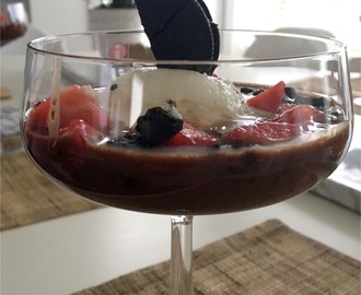 Flytande Oreo med vaniljglass och jordgubbar