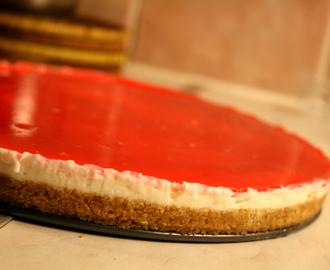 Lime Cheesecake med jordgubbsgelé