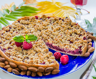 Cherry Almond Crumble Pie