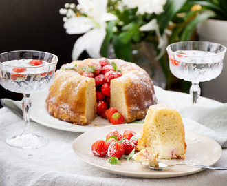 Somrig sockerkaka med jordgubbar | Köket.se