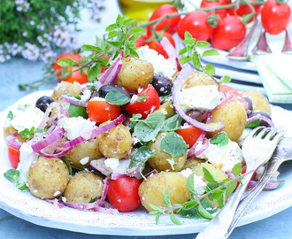 Grekisk sallad med färskpotatis