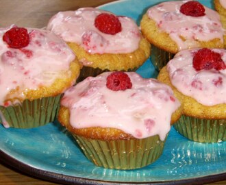 Inte så snygga raspberry cupcakes...