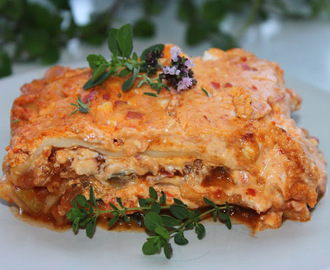 Vegetarisk lasagne med zucchini, ajvar och fetaost