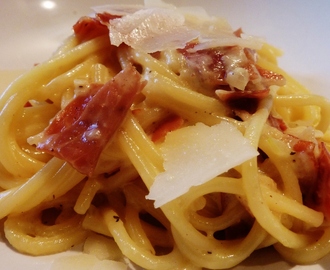 Lyxig spagetti carbonara med prosciutto