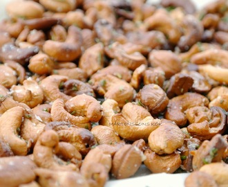 Kryddiga nötter som drinktilltugg