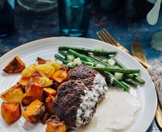 Viltfärsbiffar med rostad potatis och parmesankräm