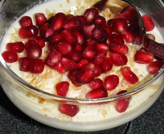 Pannacotta med granatäpple och rostad kokos