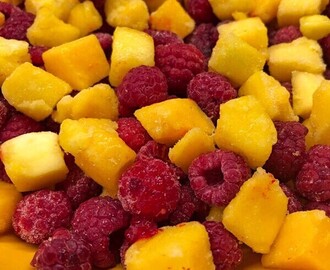 Påskfin smulpaj med hallon och mango – Kryddburken