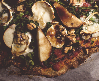 En pizza att kalla matporr: med päron, getost och valnötter - och rödbetshummus