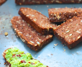 Glutenfritt fröbröd med kakao och spiskummin (vegan)