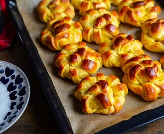 Saftiga saffransbullar med vaniljkräm