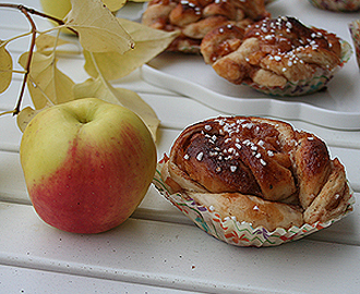 Fira kanelbullens dag med en Äppelkanelbulle…saftig, utsökt och fantastisk på alla sätt!