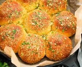 Keto Garlic Rolls