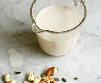 Nötmjölk på 2 minuter (blandade nötter)