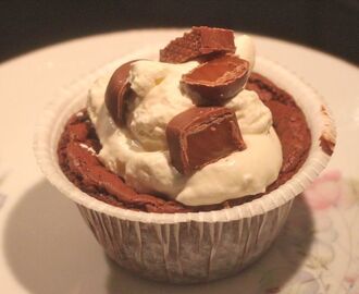 Kladdkakcupcakes med dumlekolor, nutella och grädde