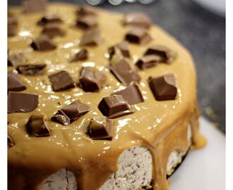 Cheesecake med choklad & krämig kolasås