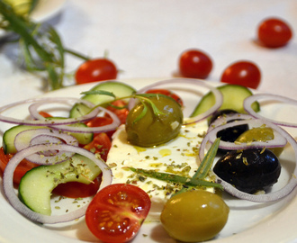 Grekisk sallad med gratinerad fetaost