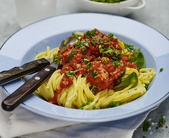 Salsicciagryta med tomat och persilja