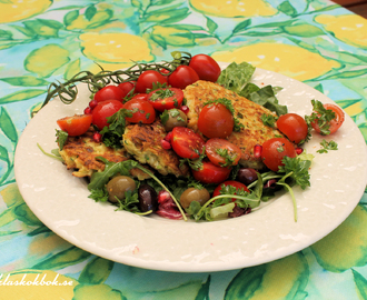 Squashplättar med tomat- och olivsallad (mjölk- och glutenfri)