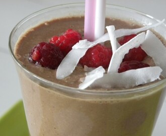 Raw milkshake gjord på cashewgrädde och raw choklad