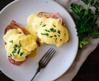 Ägg Benedict – pocherat ägg med hollandaisesås