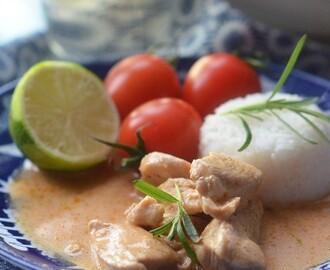 Thaigryta med röd curry
