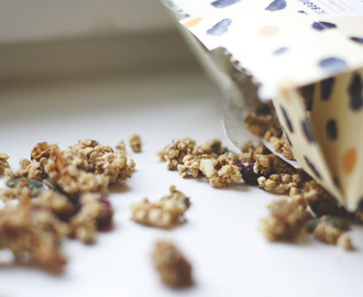 SUPERFOOD GRANOLA