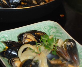 Vinkokta musslor med fänkål och timjan