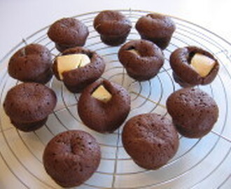 Minimuffins med två sorters choklad.