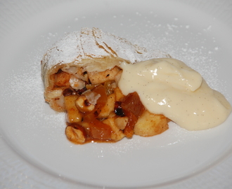 Apfelstrudel med vaniljkräm